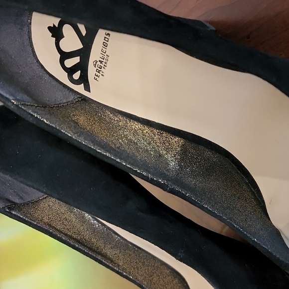 FERGALICIOUS velvet heels - Picture 7 of 8